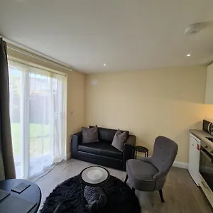  Apartment Cosy Self Contained Space Near Airport
