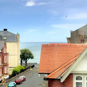 Victoria With Free Parking Scarborough