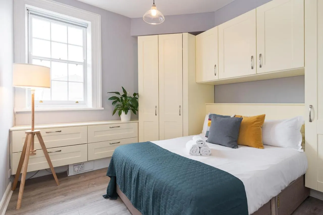 Dame Street - Irish Stay Group Dublin