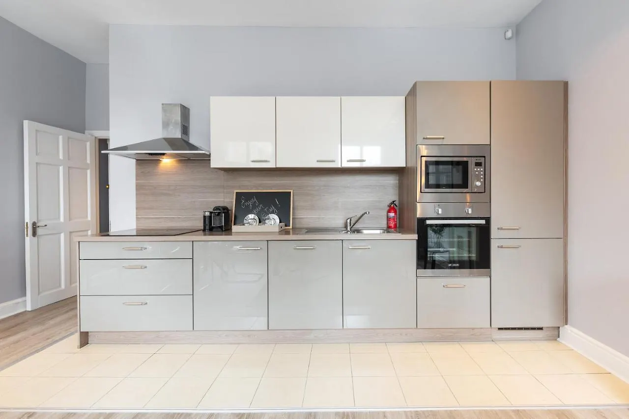 Dame Street - Irish Stay Group Dublin
